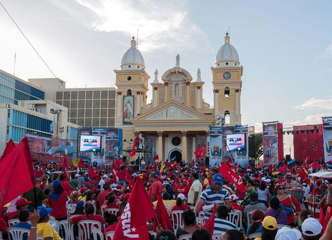 architecture-people-sky-palace-crowd-outside